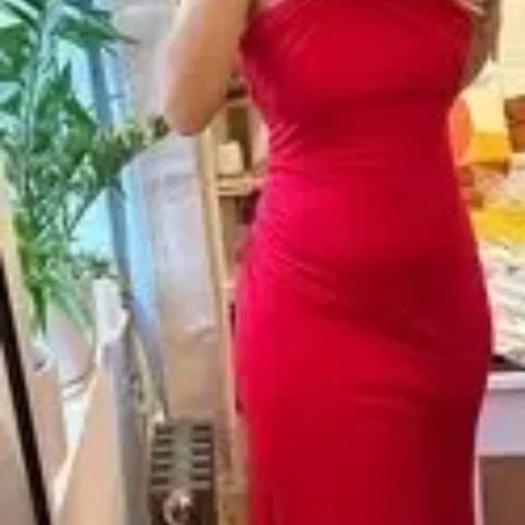 Donna Karan Rent the Runway Twisted Halter Gown Red sz 6 $550 - Picture 8 of 8